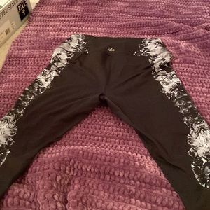 Alo size large crop leggings